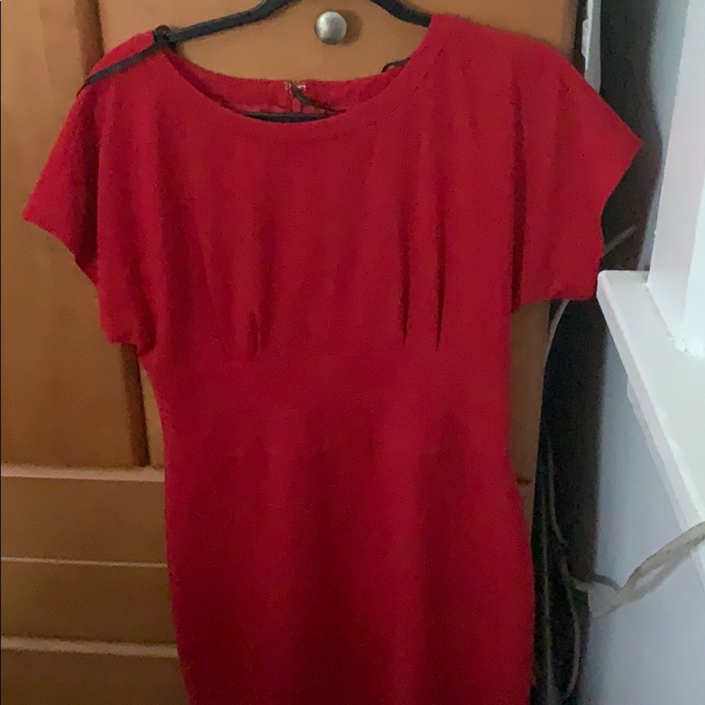 Short sleeve red dress